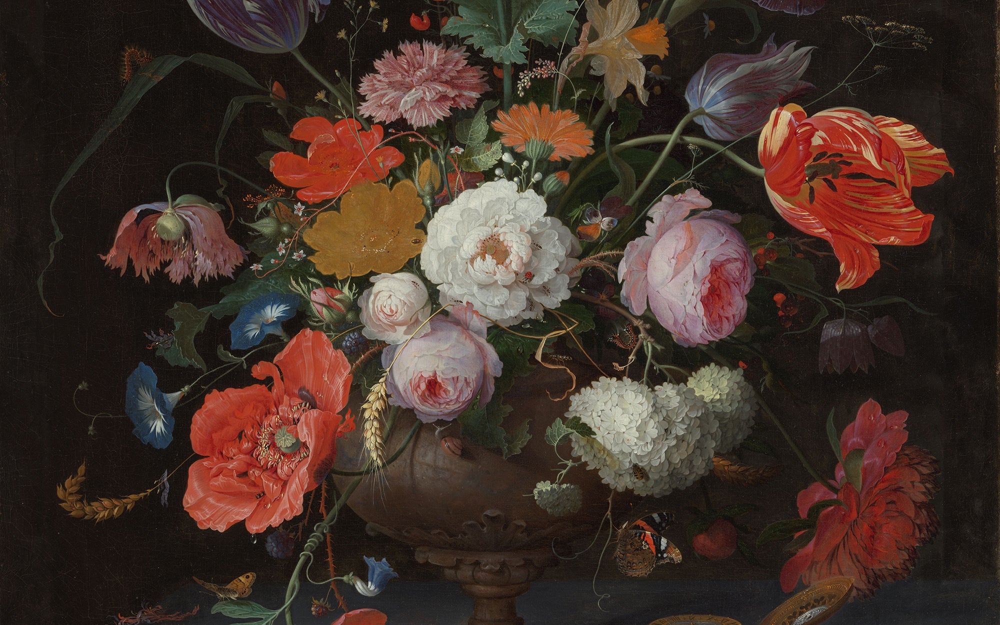 Stilleven met bloemen en een horloge